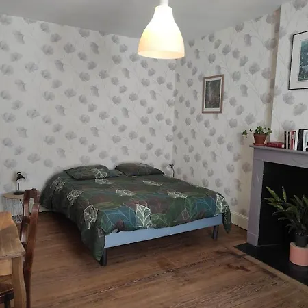 Cour Et Jardin Holiday home *
