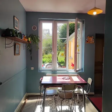 Cour Et Jardin Holiday home *