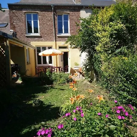 Cour Et Jardin Holiday home