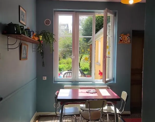 Cour Et Jardin Holiday home *